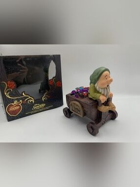 Disney Snow White And The Seven Dwarfs 85th Anniversity SLEEPY Paperclip Holder